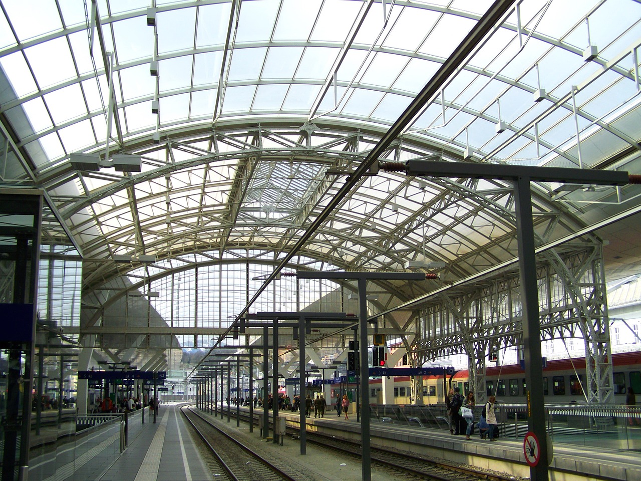 Salzburg Hauptbahnhof, Metalo Stogo Danga, Bėgiai, Nemokamos Nuotraukos,  Nemokama Licenzija