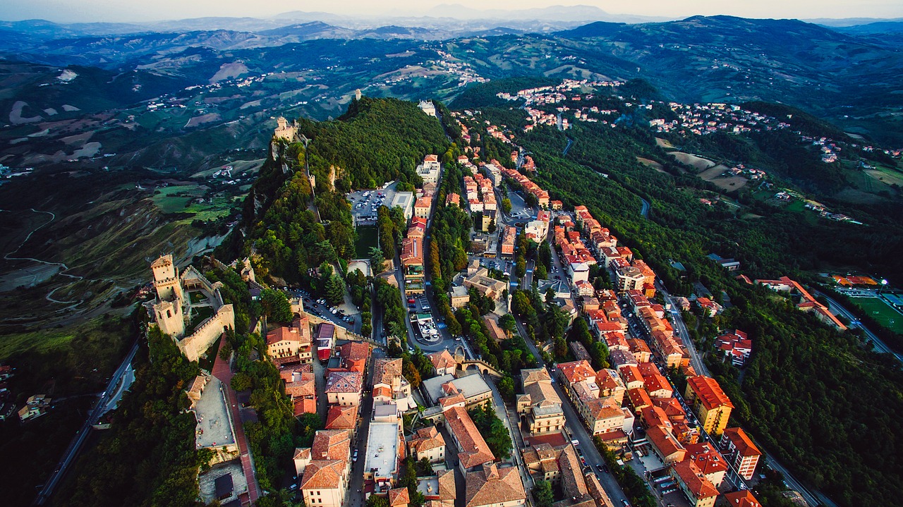 San Marino, Miestas, Miesto, Pastatai, Architektūra, Kelionė, Miestas, Turizmas, Kalnai, Kraštovaizdis