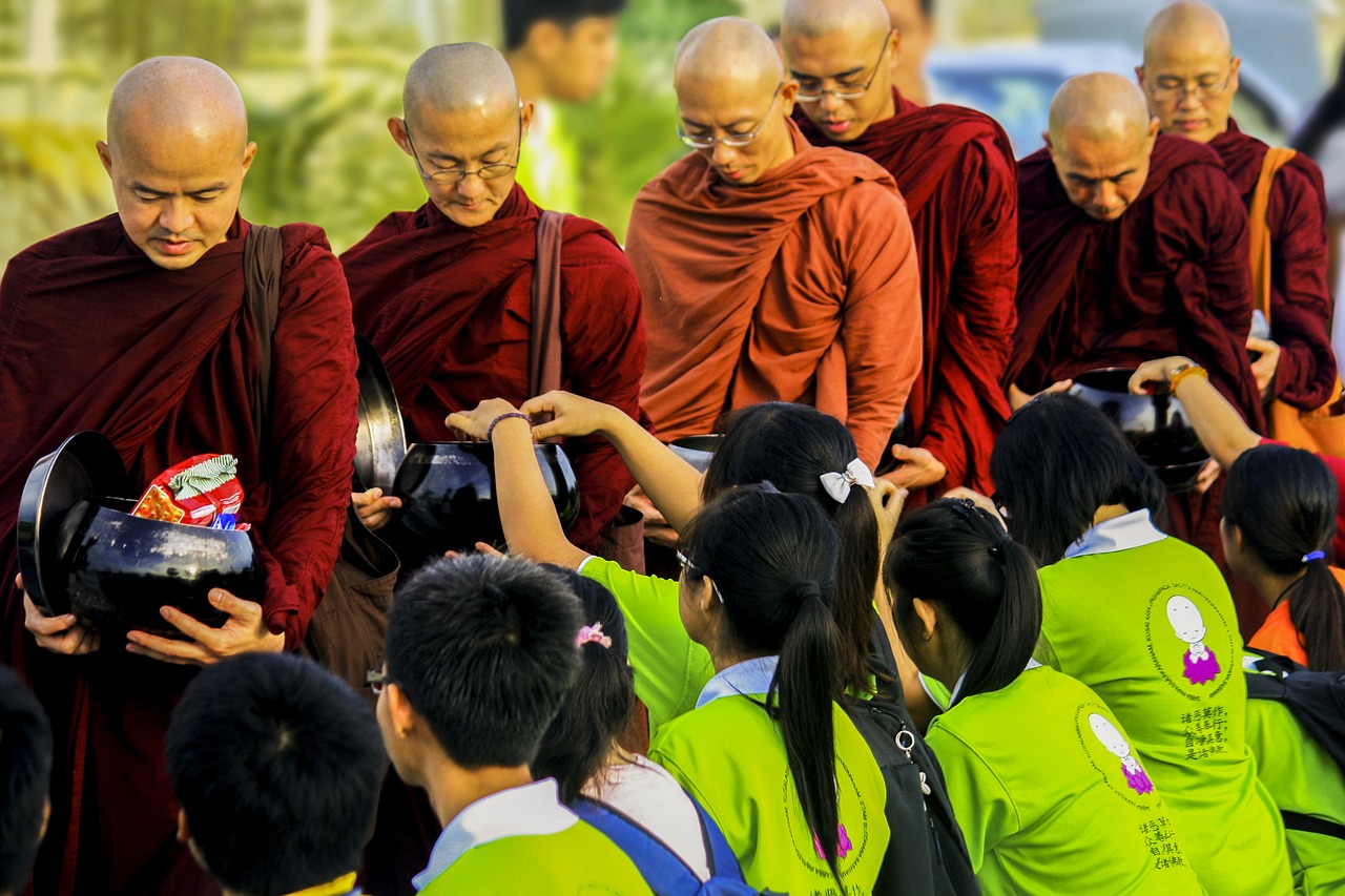 Sangha, Terevada Vienuoliai, Išmaldos, Pasiūlyti Sangha, Dosnumas, Pasiūlyti Maistą Vienuoliams, Religija, Budistinis, Budizmas, Religinis