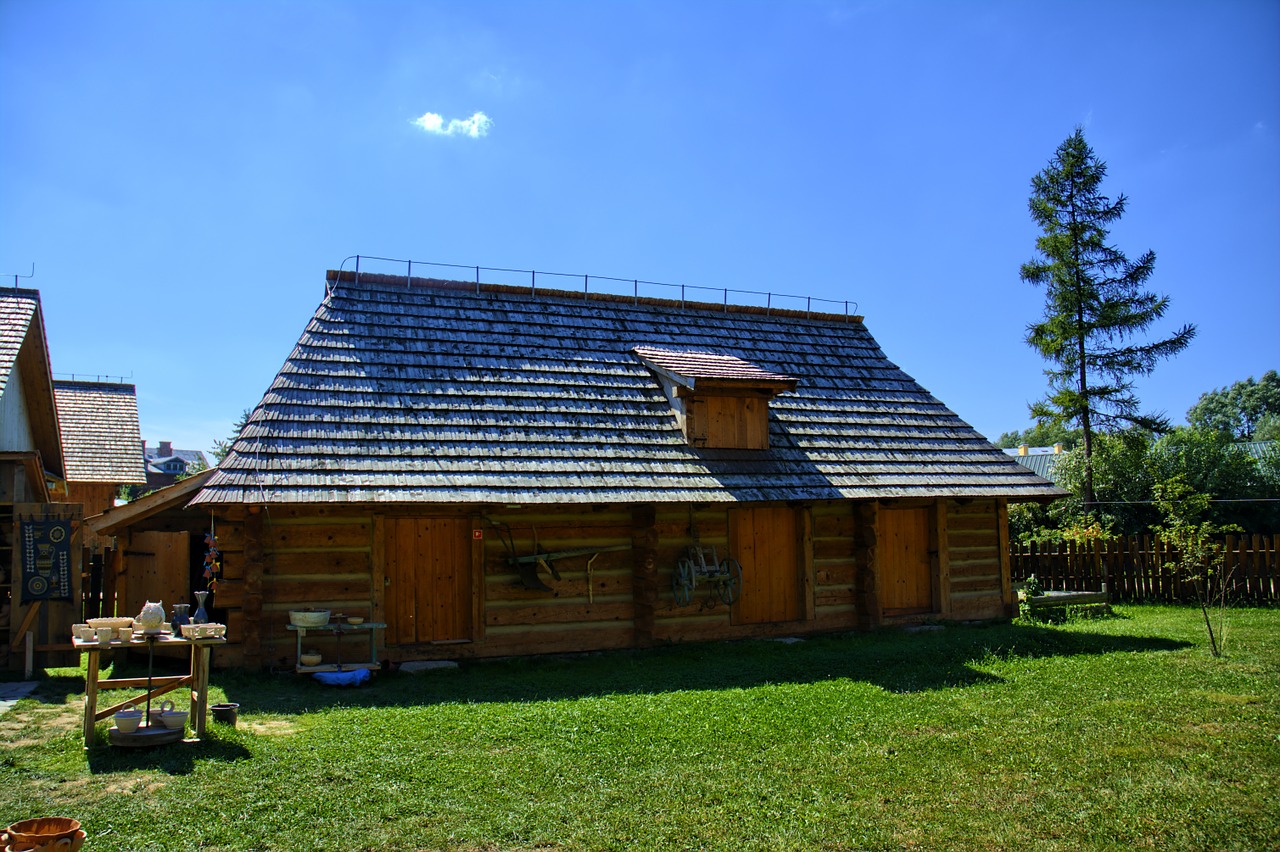 Sanok, Atviru Dangumi Muziejus, Kaimo Kotedžas, Mediniai Rutuliai, Stogas, Lenkija, Senas, Architektūra, Namelis, Šiaudai