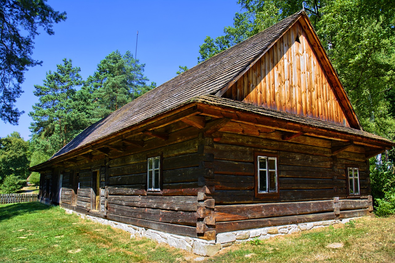 Sanok, Atviru Dangumi Muziejus, Kaimo Kotedžas, Mediniai Rutuliai, Stogas, Lenkija, Senas, Architektūra, Namelis, Šiaudai