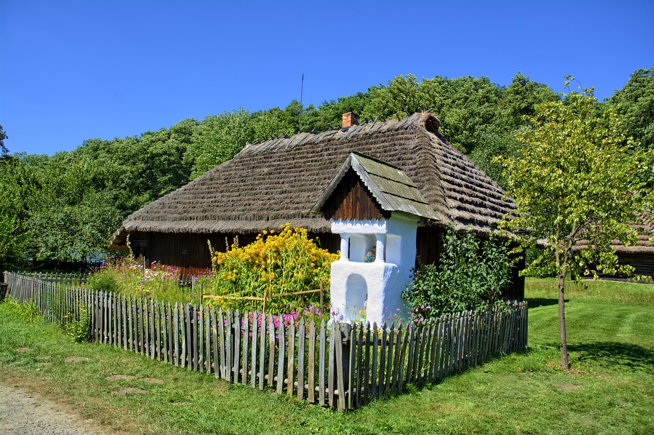 Sanok, Atviru Dangumi Muziejus, Kaimo Kotedžas, Mediniai Rutuliai, Stogas, Lenkija, Senas, Architektūra, Namelis, Šiaudai