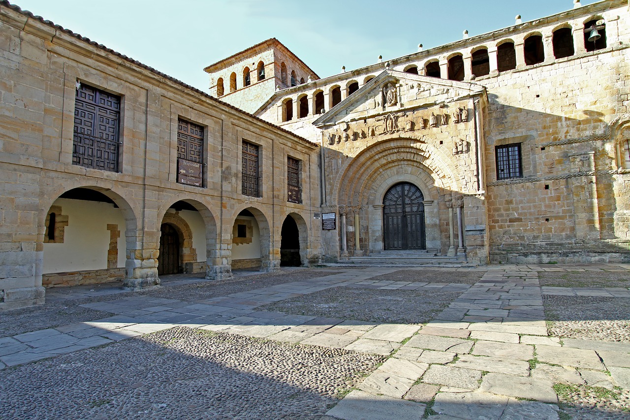 Santillana Del Mar, Saint Juliana, Torrelavega, Kantabria, Ispanija, Bažnyčia, Romanesque, Pastatas, Orientyras, Istorinis