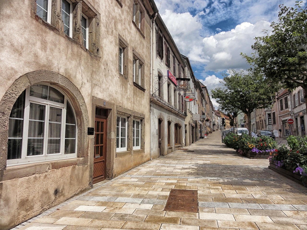 Sarre-Union, France, Miestas, Kaimas, Pastatai, Gatvė, Šaligatvis, Panorama, Dangus, Debesys