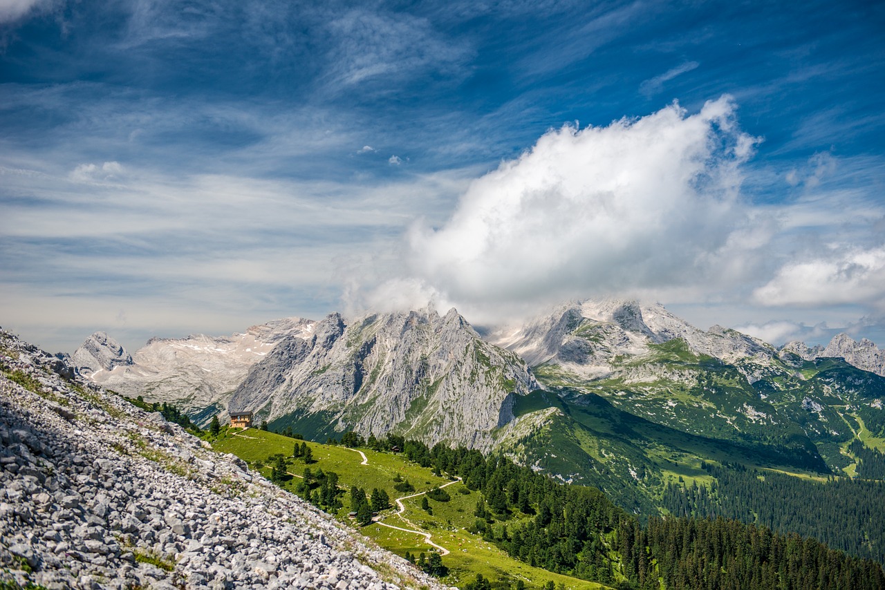 Schachen, Kalnai, Vokietija, Schachenhaus Sodas, Zugspitze, Debesys, Alpių, Įvedimas, Mėlynas Dangus, Tolimas Vaizdas