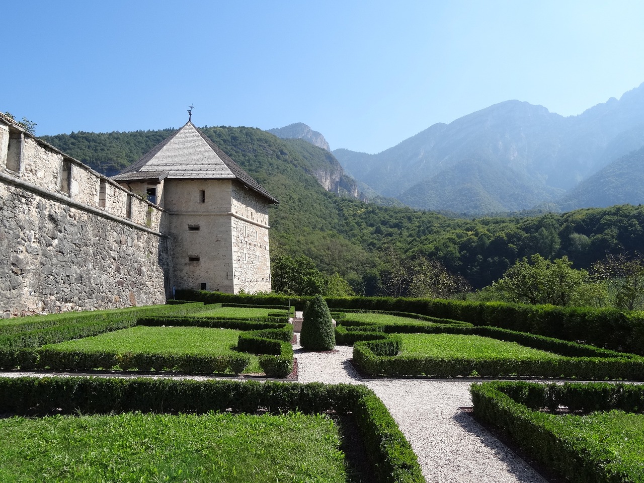 Schlossgarten, Thun Pilis, Italy, Nemokamos Nuotraukos,  Nemokama Licenzija