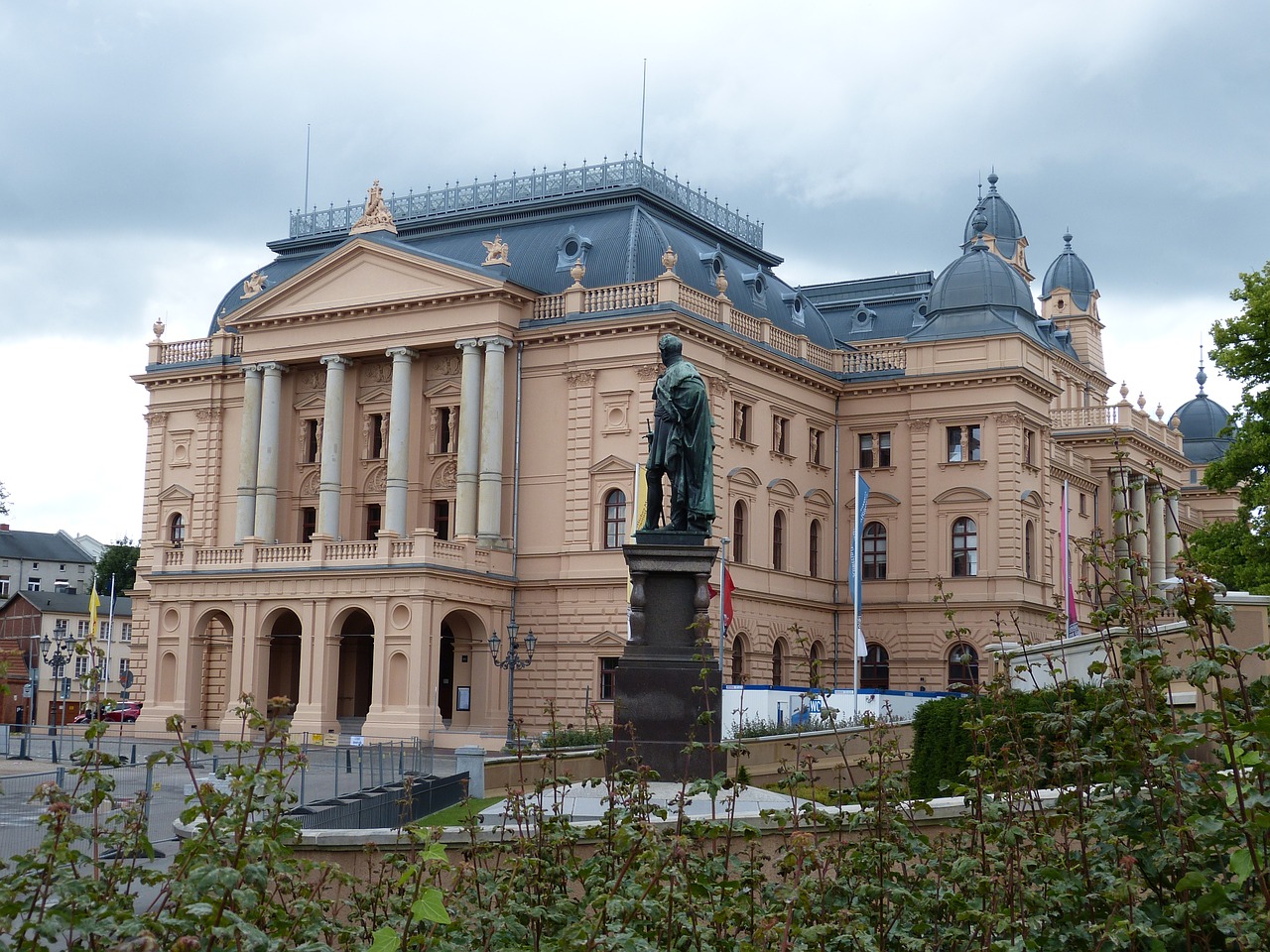 Schwerin,  Mecklenburg West Pomerania,  Architektūra,  Valstijos Kapitonas,  Teatras,  Opera,  Lankytinos Vietos,  Pastatas,  Istoriškai,  Stulpelis