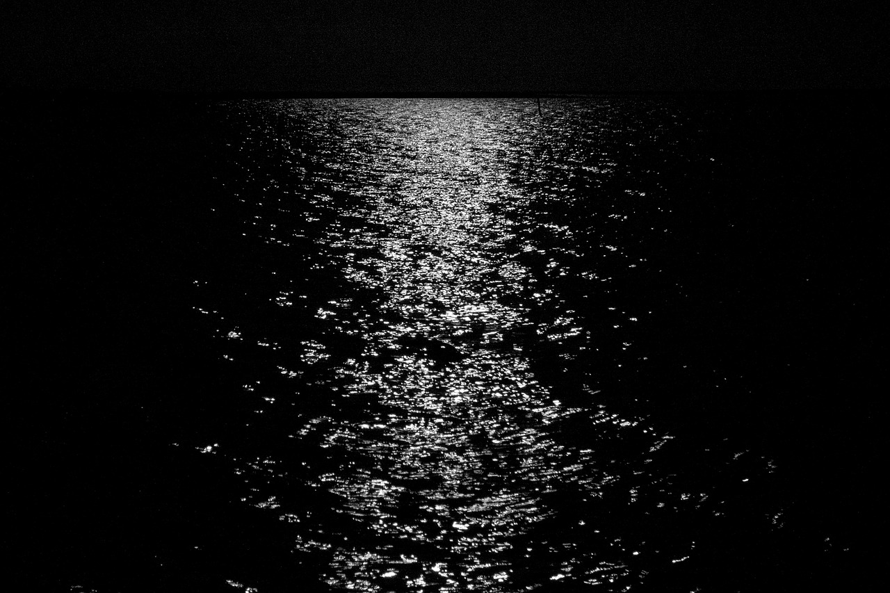 Jūra, Mėnulis, Vidurnaktis, Vanduo, Naktis, Atspindys, Tamsi, Horizontas, Mėnulio Šviesa, Nemokamos Nuotraukos