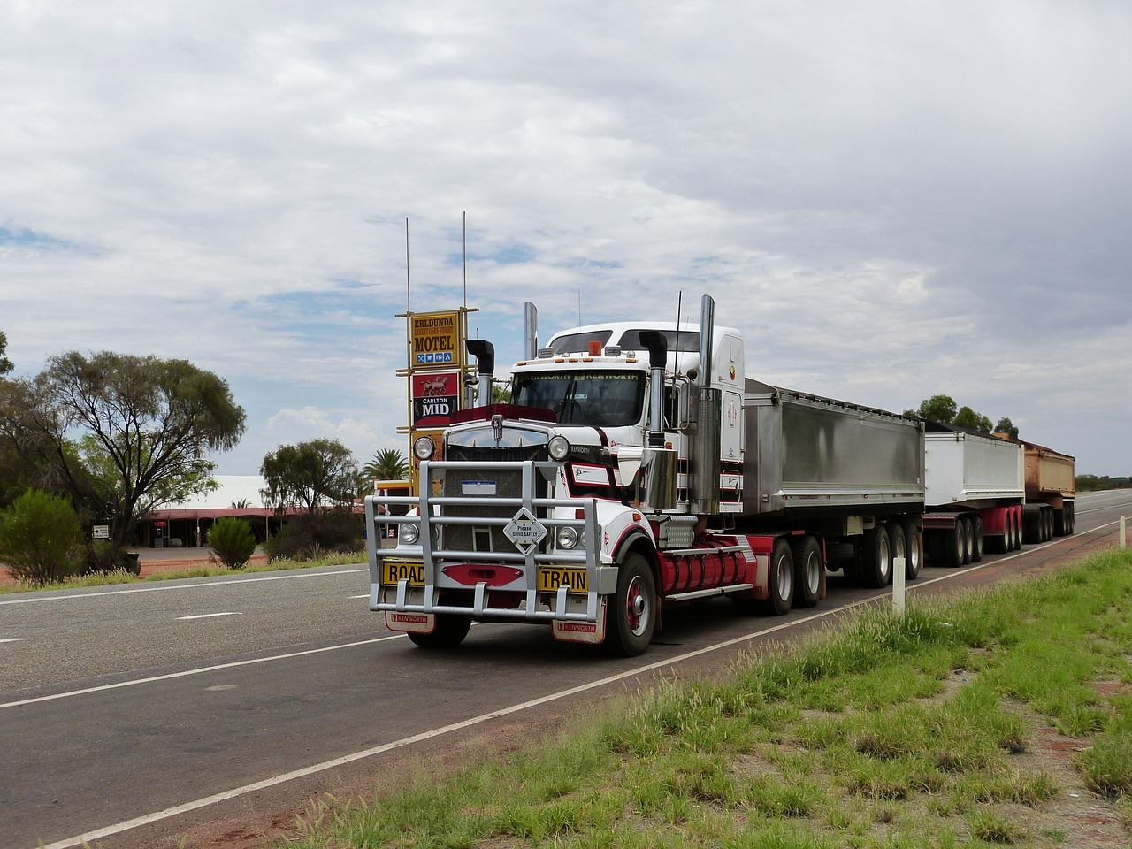 Puspriekabės, Sunkvežimis, Kelias, Priekabos, Transportas, Eismas, Parkas, Australia, Outback, Nemokamos Nuotraukos