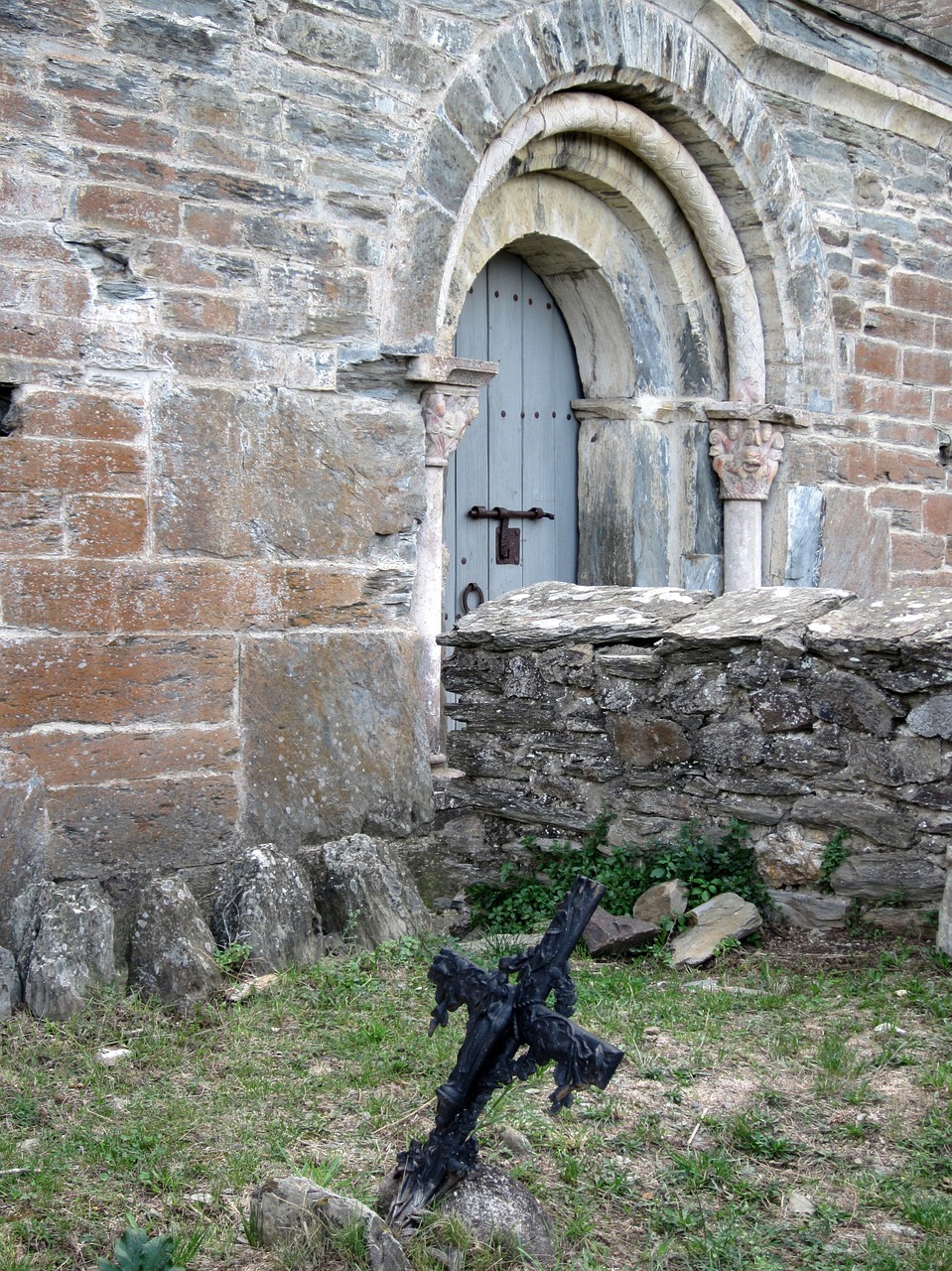 Serrabonas, Priory, Vienuolynas, Romanesque, Pyrénées-Orientales, Viduramžių, France, Senovės, Kapinės, Durys