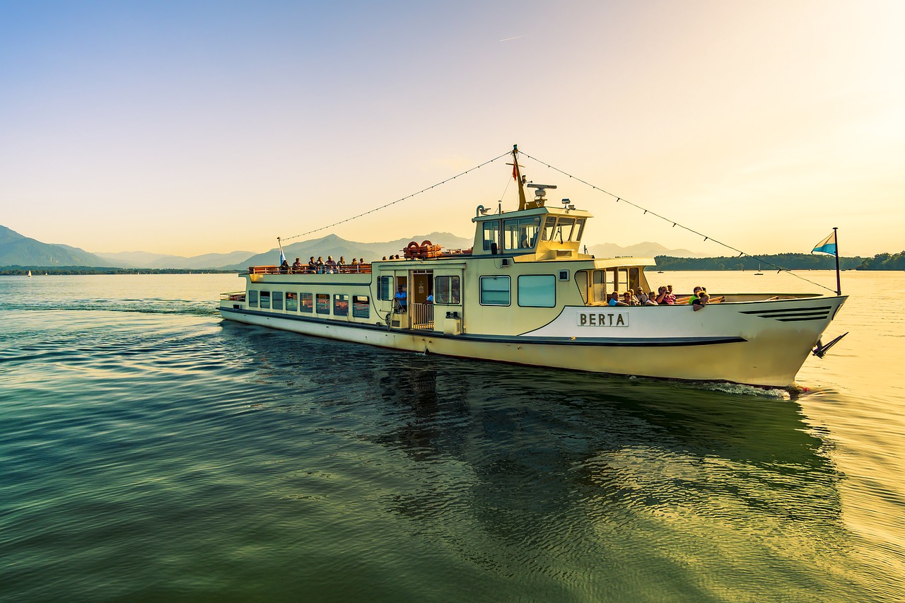 Laivas, Chiemsee, Bavarija, Ežeras, Vanduo, Laivyba, Šventė, Kraštovaizdis, Uostas, Boot