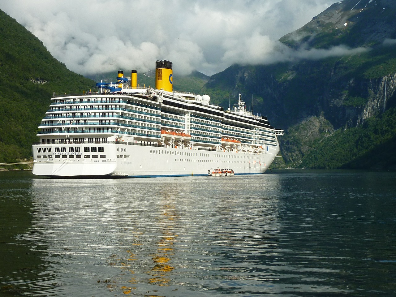 Laivas, Šventė, Kruizas, Kruizai, Norvegija, Geirangerfjord, Fjordas, Costa, Didelis, Laivyba