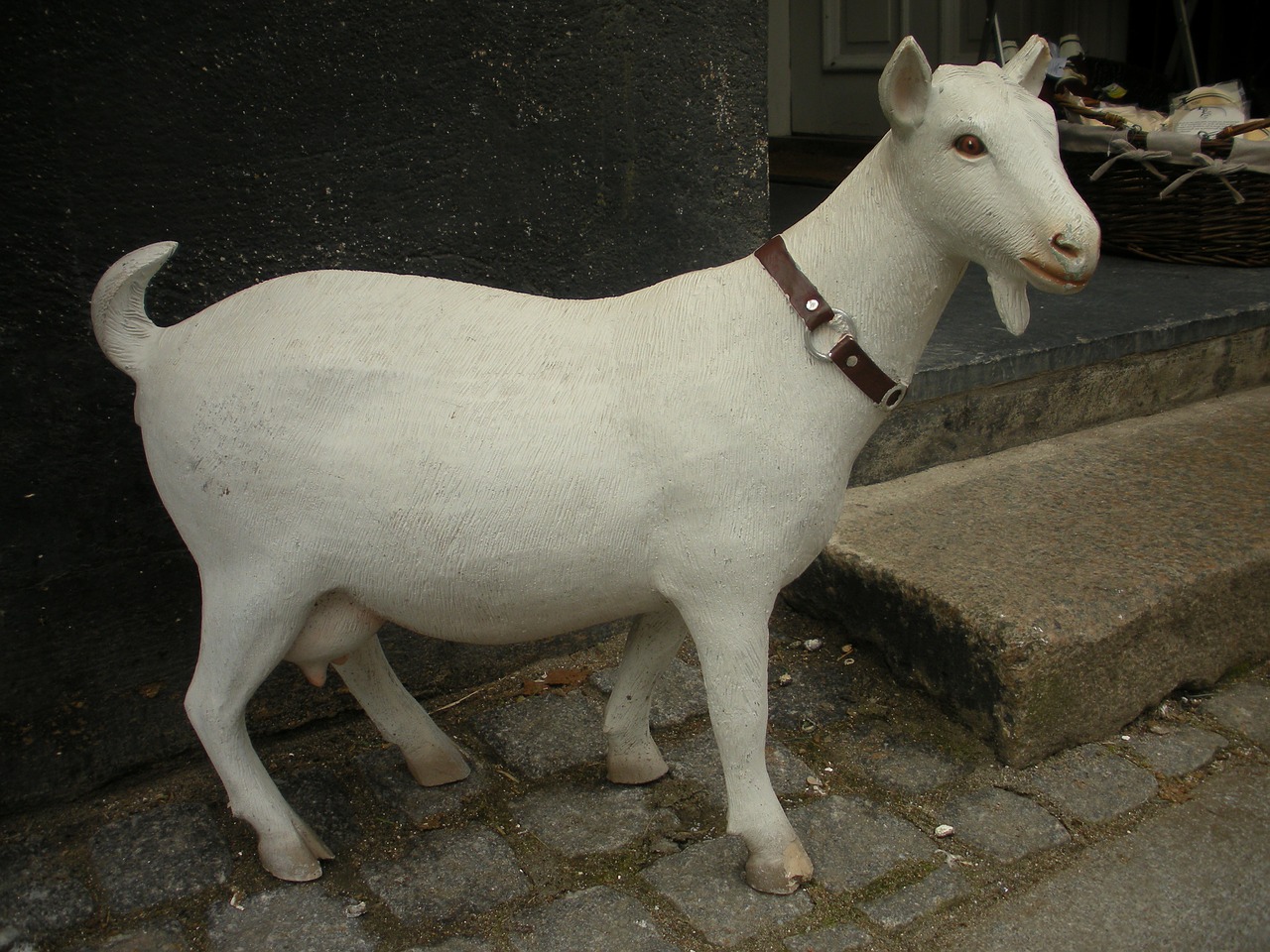 Parduotuvės Dekoravimas, Dažytas Tinkas, Figūra, Ožka, Balta, Prekės, Prekybos Specialios Maisto Parduotuvės, Skanus, Nemokamos Nuotraukos,  Nemokama Licenzija