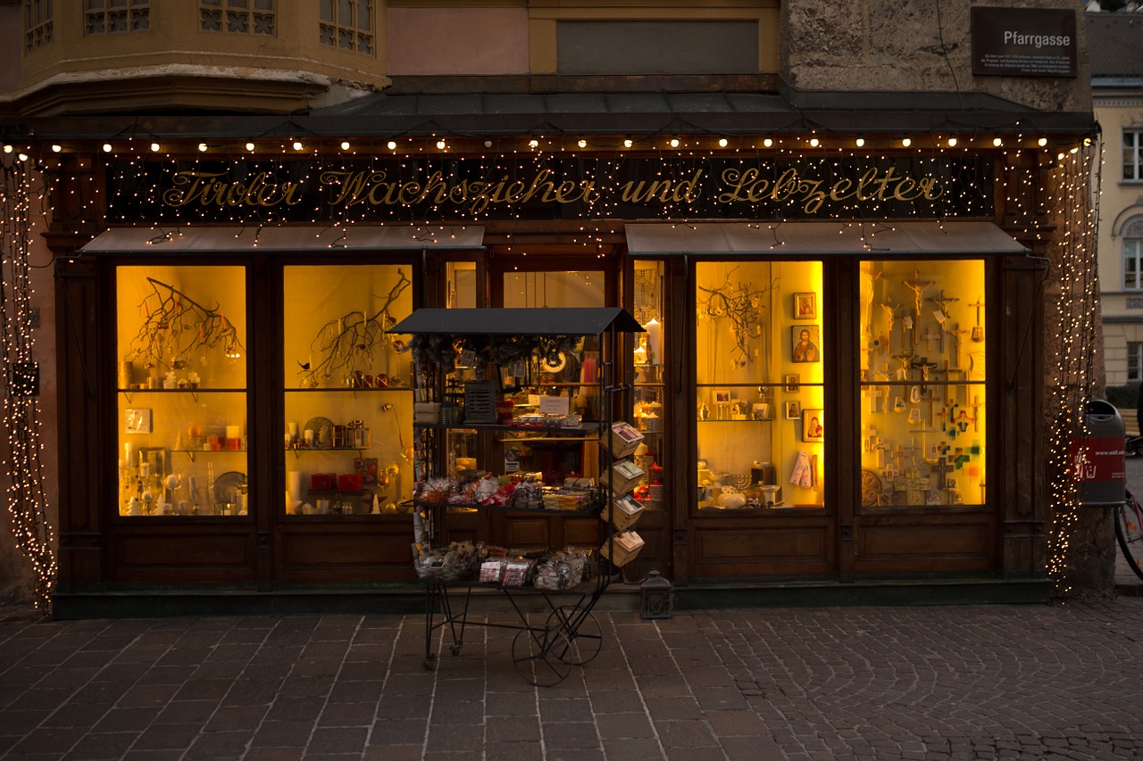 Parduotuvės Langas, Žvakidė, Meduolių Virimo Aparatas, Vakaras, Kalėdų Žiburiai, Innsbruck, Miestas, Architektūra, Mažmeninė, Gatvė