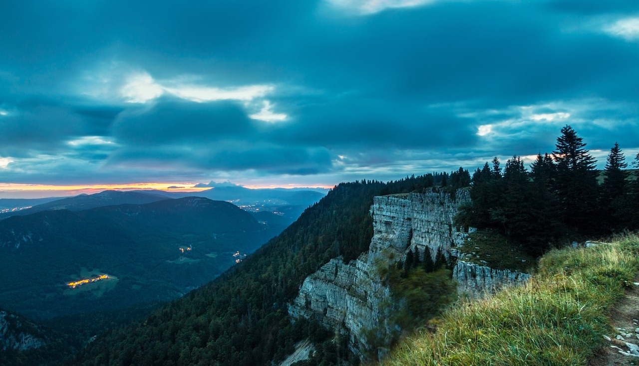 Siluetai, Epasas Dangus, Šveicarija, Atstumas Iki Miesto, Creux Du Van, Gamta, Apšviestas Miestas, Ilga Ekspozicija, Lengvas Sniegas, Steinweg