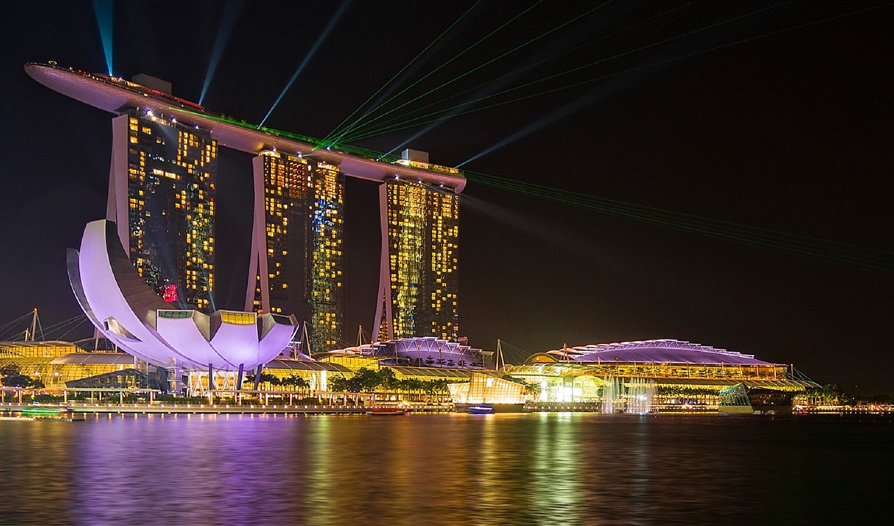 Singapūras, Naktis, Lazerinis Šou, Architektūra, Vanduo, Miestas, Panorama, Marina Bay Sands Hotel, Miesto Panorama, Šiuolaikiška