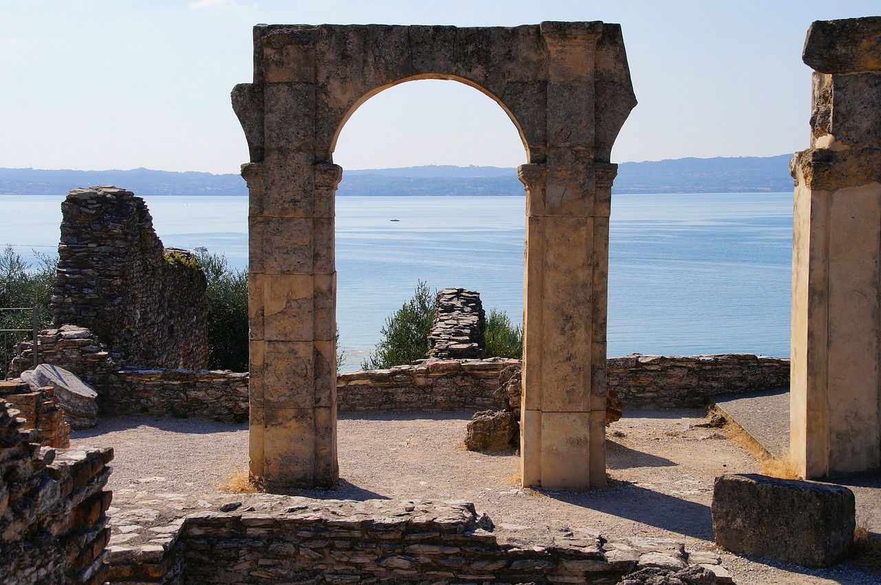 Sirmione, Katalo Urvai, Istorinis Pastatas, Pilis, Rūmai, Sugadinti, Italy, Romanai, Romanų Namai, Šventė