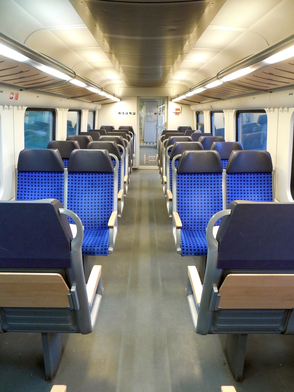 Sėdėti,  Sėdynės,  Traukinys,  Kelionė,  Sėdynių Eilės,  Deutsche Bahn,  Keleiviai,  Kelyje,  Viešosios Transporto Priemonės,  Tuščia