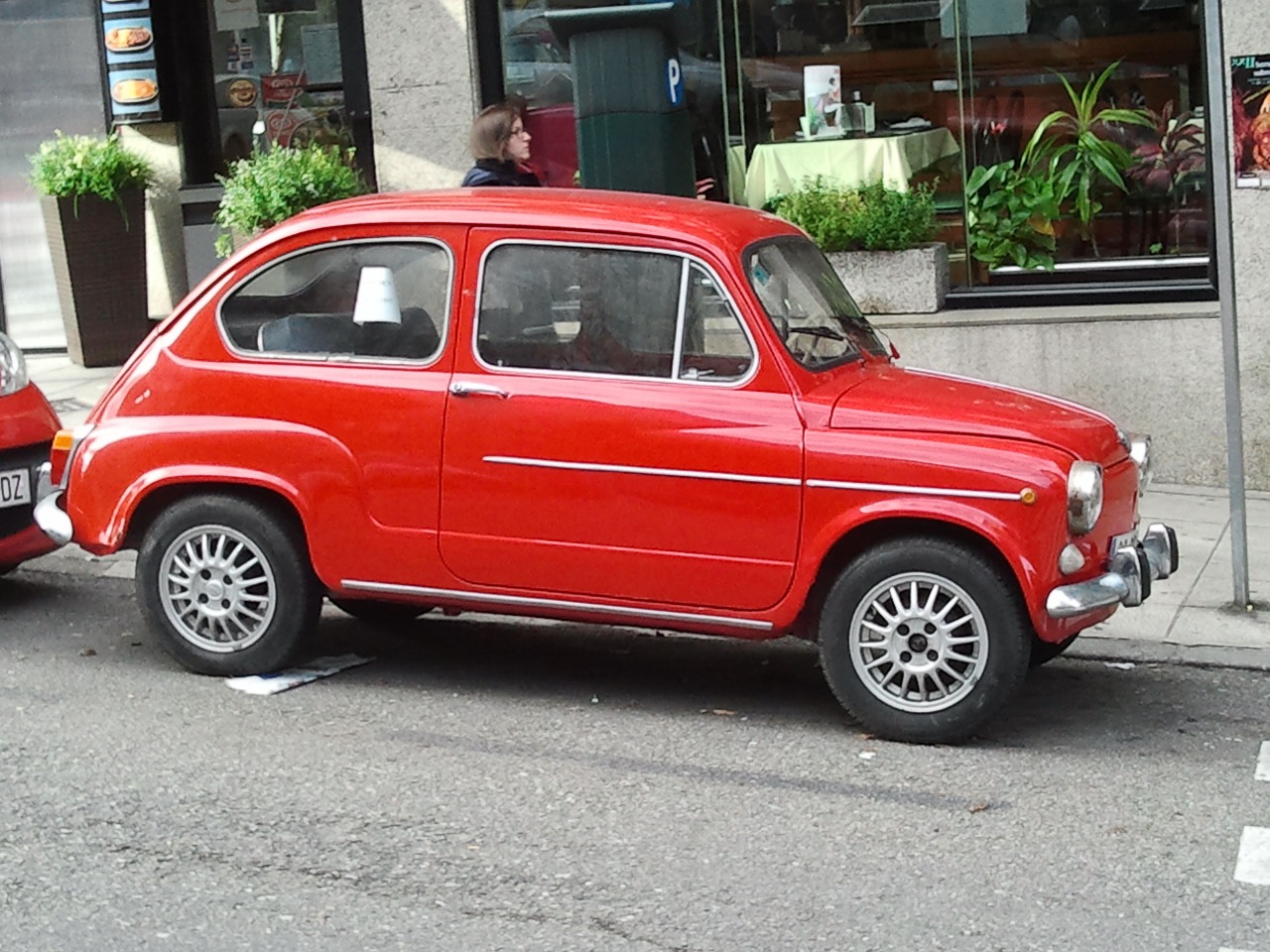 Šeši Šimtai, Ispanija, Vintage, Mažas Automobilis, Raudona Mašina, Gatvių Stovėjimo Aikštelė, Nemokamos Nuotraukos,  Nemokama Licenzija