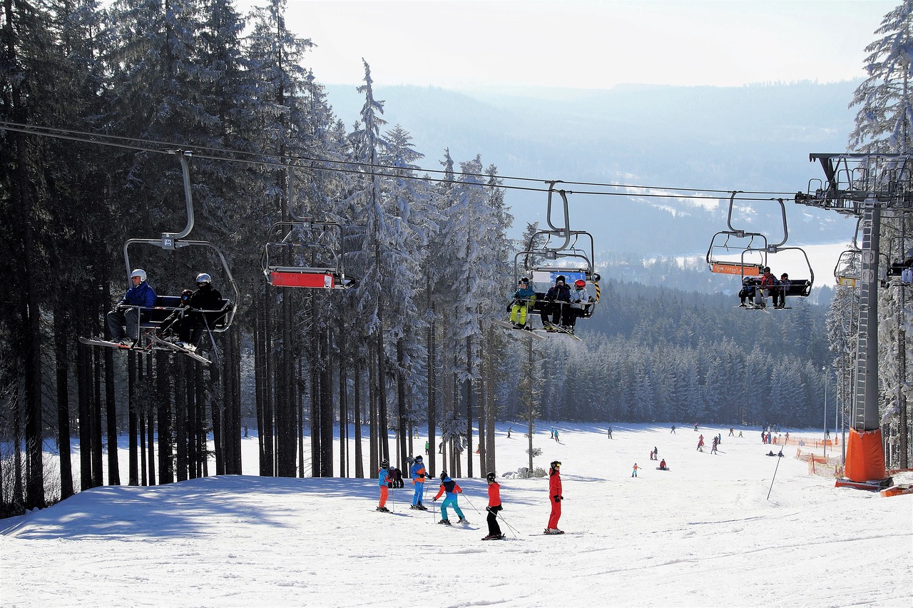 Slidinėjimo Zona, Kėdutės Liftas, Slidininkų, Slidinėjimo Kurortas, Žiemos Sportas, Žiema, Kalnai, Medžiai, Slidinėjimo Zonos, Slidinėjimo Trasa