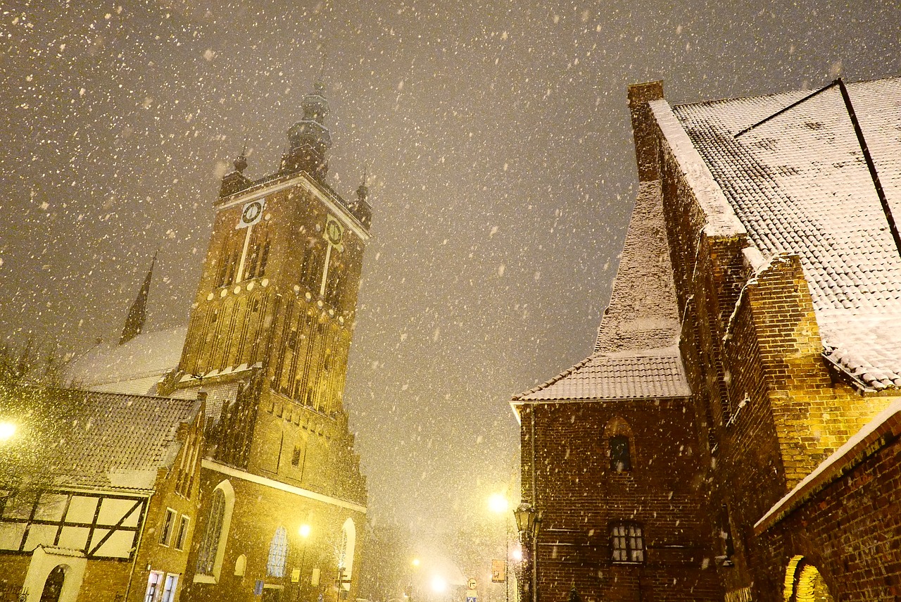 Sniegas, Pūslelės, Sninga, Naktis, Miestas, Šviesa, Lenkija, Pastatai, Paminklai, Architektūra