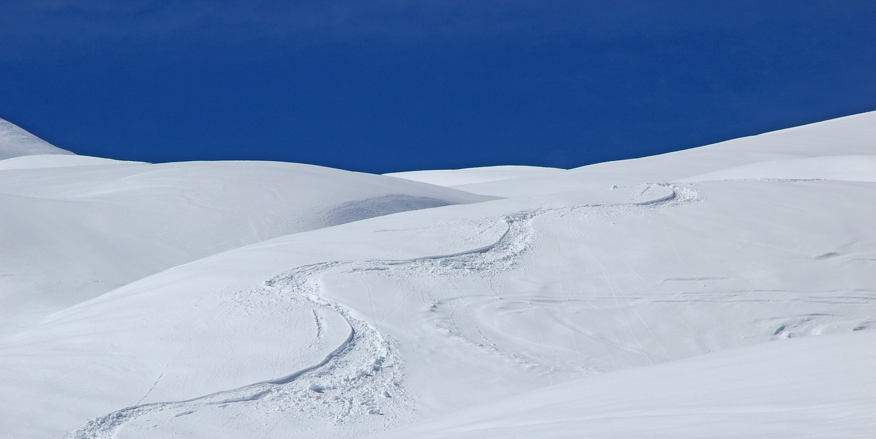 Sniegas,  Žiema,  Slidinėjimo Trasa,  Alpių,  Graubünden,  Snieglentė,  Šveicarija,  Dangus,  Gilus Sniegas,  Kalnas