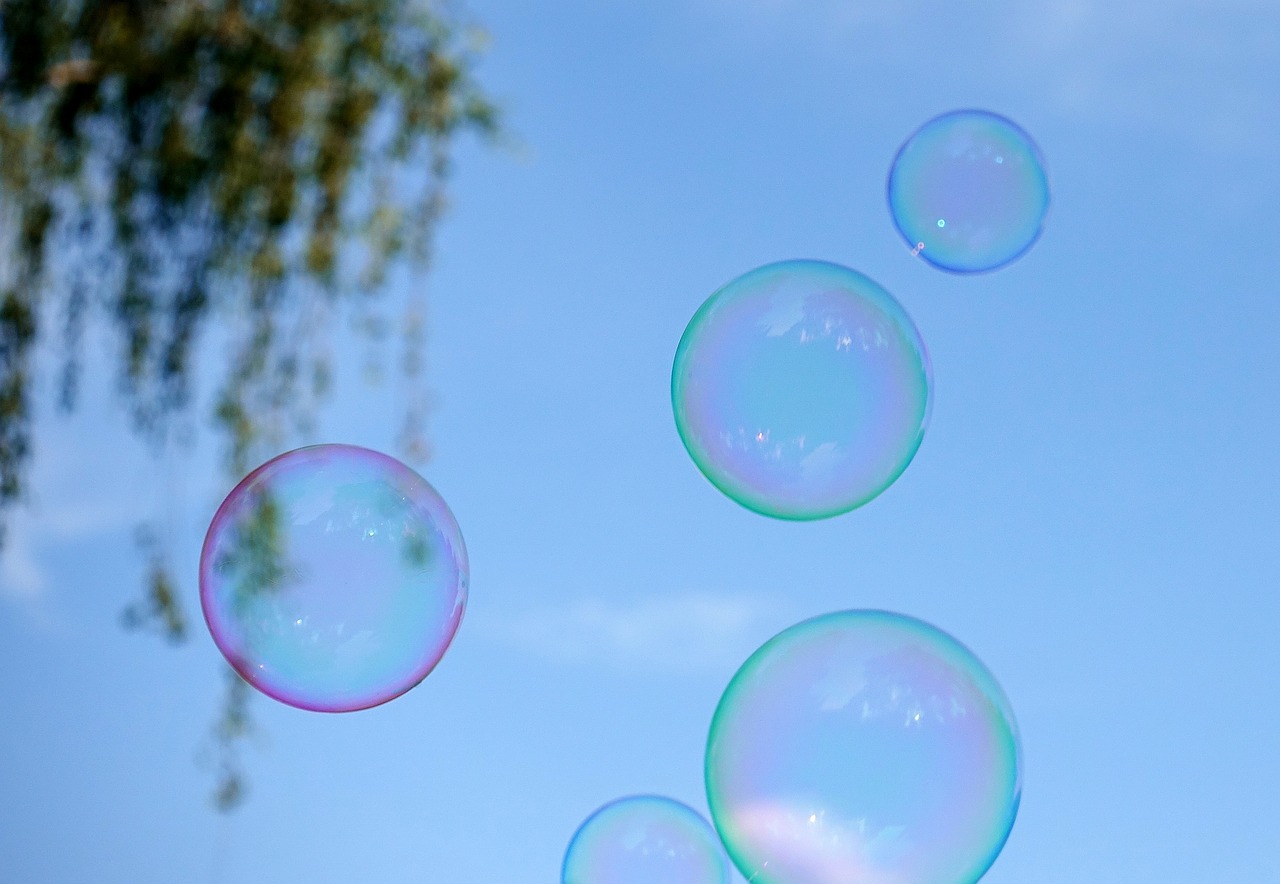 Наполненная воздухом поверхность. Мыльные пузыри. Летающие мыльные пузыри. Летать на пузырях. Надувание мыльных пузырей.
