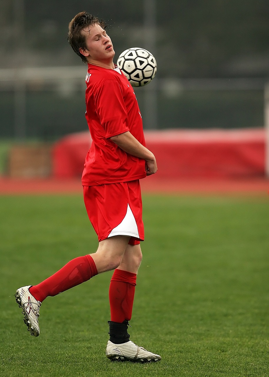 Futbolas, Futbolas, Žaidėjas, Sportas, Rutulys, Žaidimas, Laukas, Žolė, Varzybos, Veiksmas