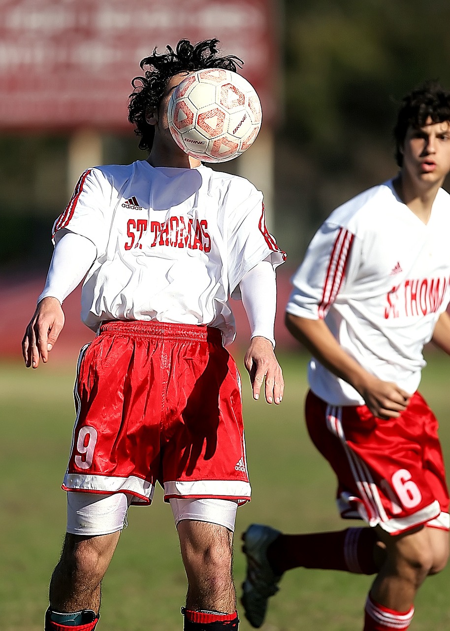 Futbolas, Žaidėjas, Antraštė, Rutulys, Sportas, Futbolas, Futbolininkas, Futbolo Žaidėjas, Žolė, Laukas