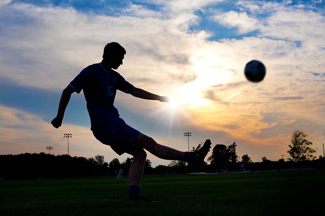 Futbolas, Spardyti, Rutulys, Saulėlydis, Sportas, Žaidėjas, Futbolas, Žaisti, Sportas, Nemokamos Nuotraukos