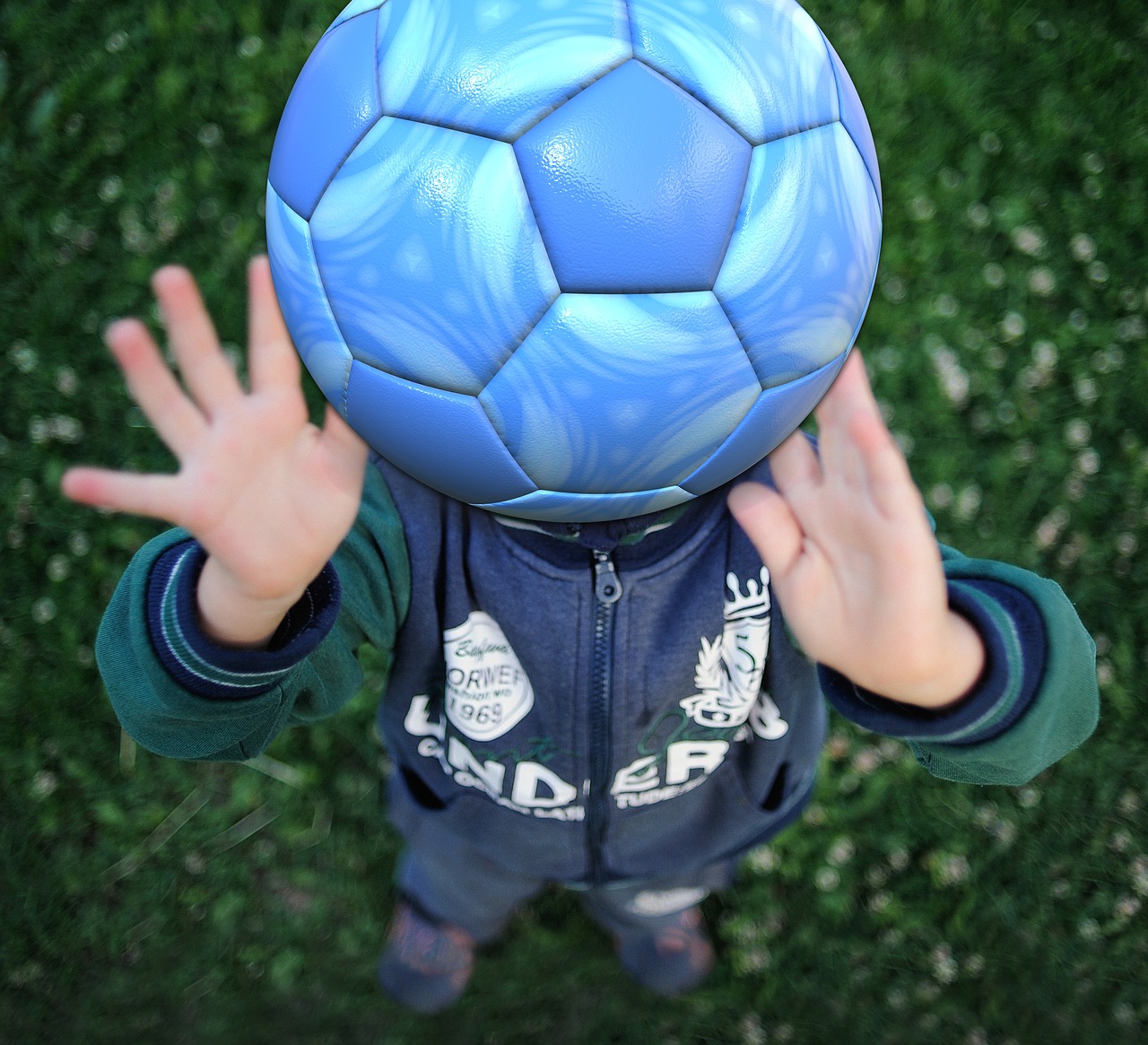 Futbolo Kamuolys, Rutulys, Futbolas, Futbolas, Gaudyti, Mesti, Berniukas, Vaikas, Sportas, Žaidimas