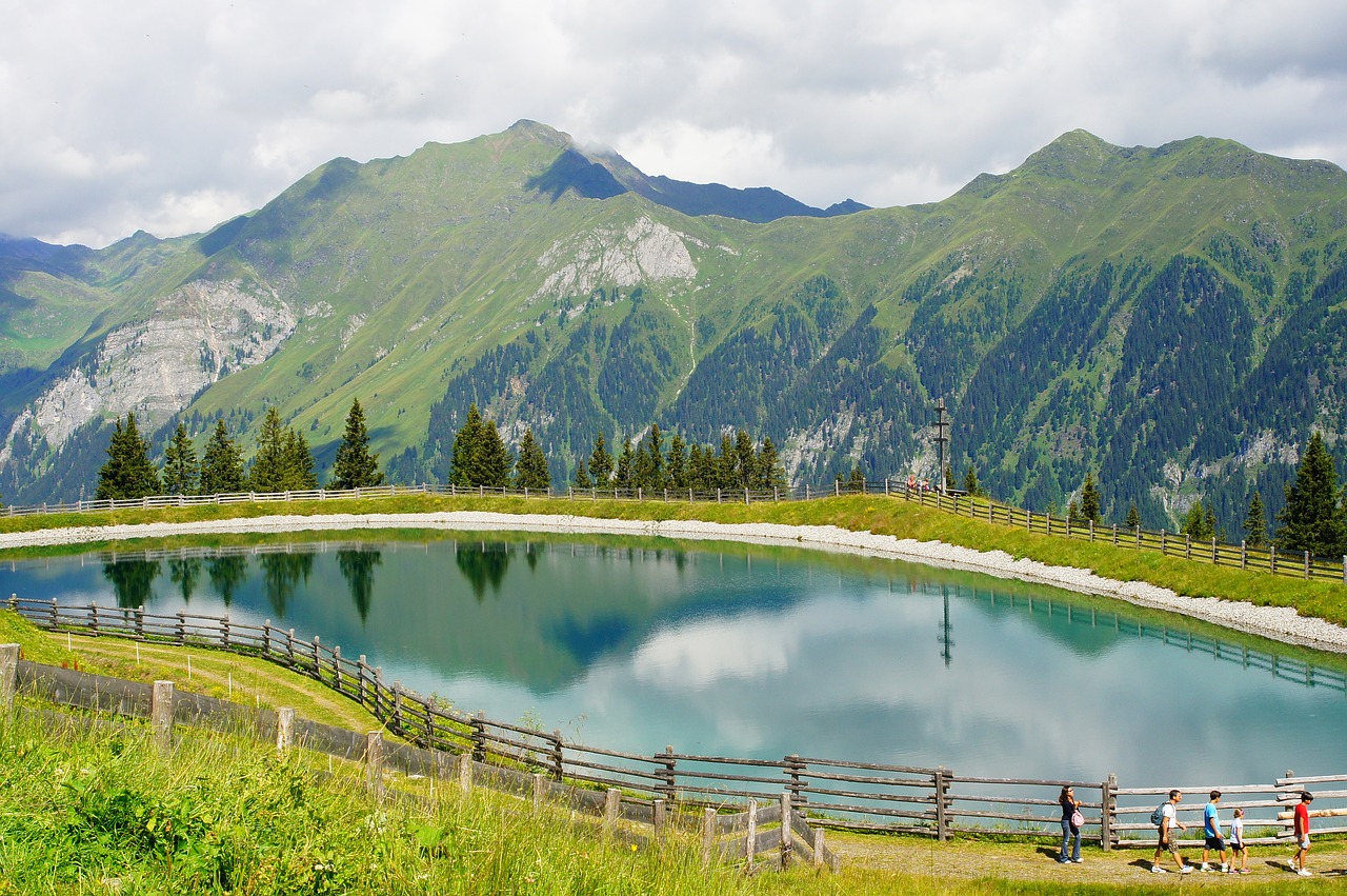 South Tyrol, Kalnai, Italy, Ežeras, Veidrodis, Vanduo, Vasara, Alpių, Žolė, Tolimas Vaizdas