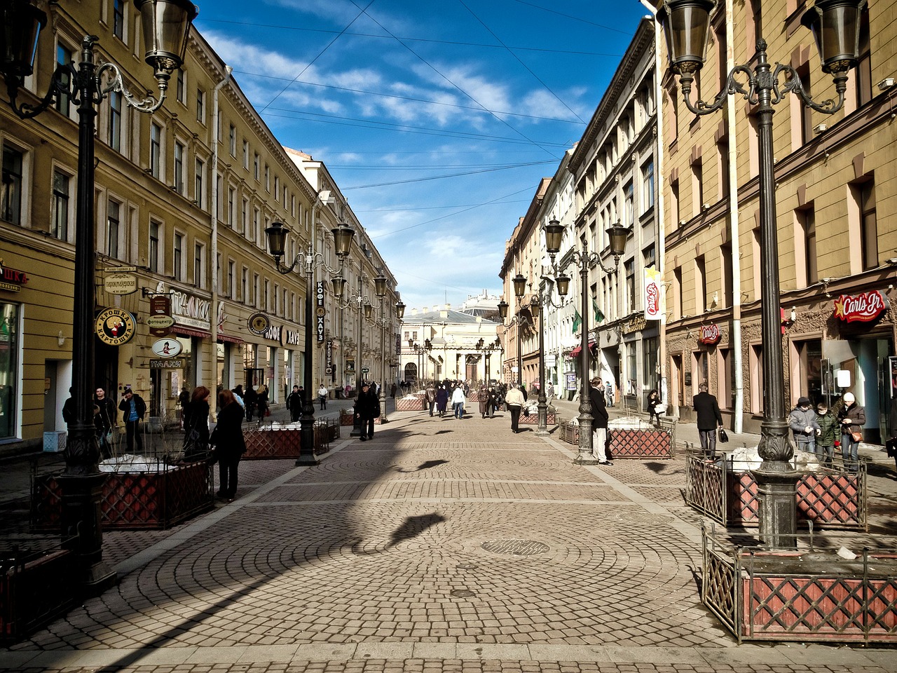 Sankt Peterburgas, Rusija, Miestas, Pastatai, Parduotuvės, Parduotuvės, Architektūra, Žmonės, Dangus, Debesys