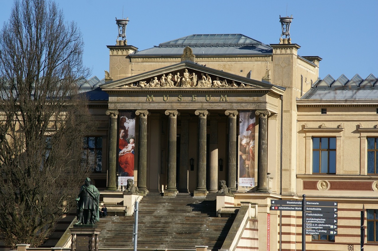 Staatliches Muziejus, Schwerin, Vokietija, Muziejus, Eksterjeras, Priekinis, Įėjimas, Fasadas, Stulpeliai, Architektūra