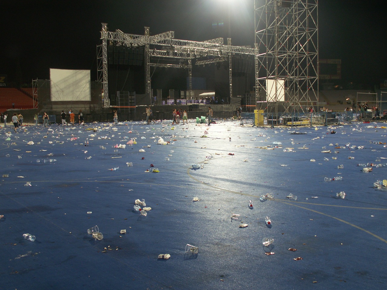 Stadionas Po Koncerto, Stadionas, Koncertas, Pakratai, Šiukšlių, Netvarka, Arena, Muzika, Žmonės, Nemokamos Nuotraukos