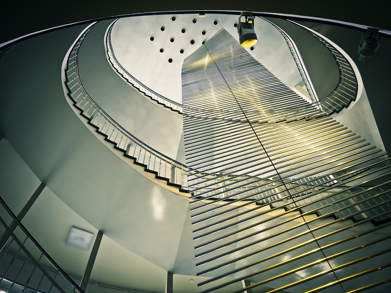 Laiptai, Laiptinė, Architektūra, Spiraliniai Laiptai, Interjero Dizainas, Turėklai, Laiptų Žingsnis, Menas, Diuseldorfas, Miestas