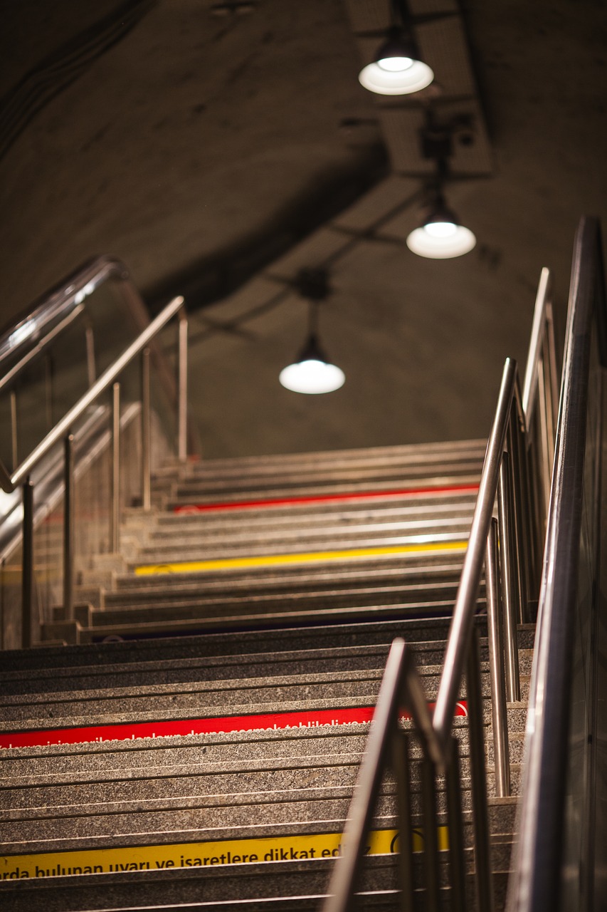 Laiptai, Spalva, Metro, Architektūra, Tunelis, Žibintai, Nėra Žmonių, Gražus, Spalvotas Vaizdas, Perspektyva