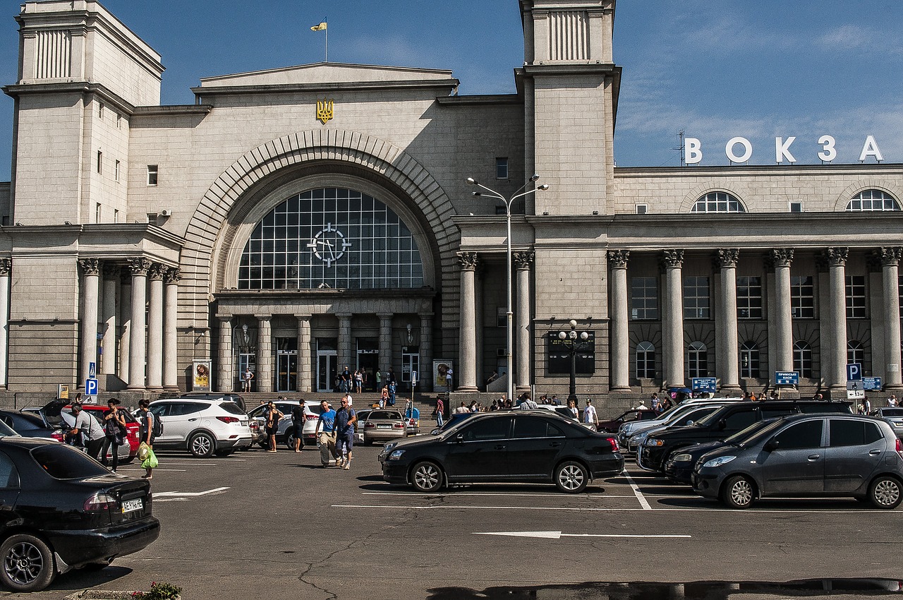 Stotis, Dniepro, Žmonės, Įėjimas, Mašinos, Nemokamos Nuotraukos,  Nemokama Licenzija