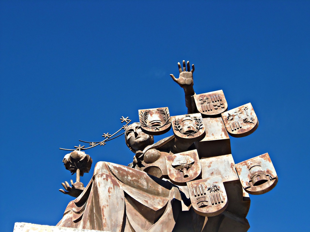Statula, Kalvotas Geležis, Moterys, Skydai, Dangus, Lauke, Teruel, Simbolika, Meno, Paminklas