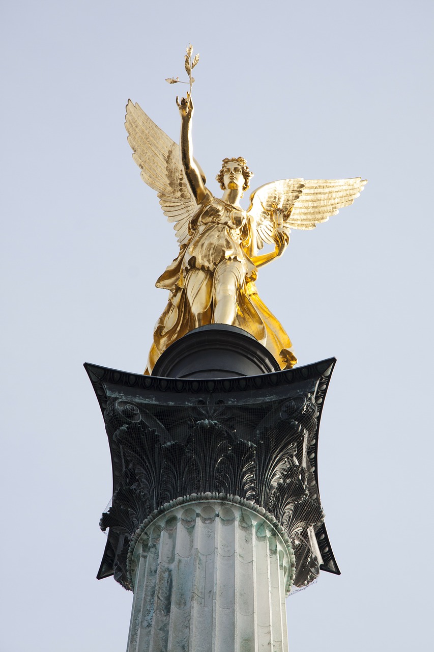 Statula, Angelas, Auksas, Paauksuotas, Lapų Auksinė Bronza, Sparnas, Paminklas, Menas, Munich, Bogenhausen