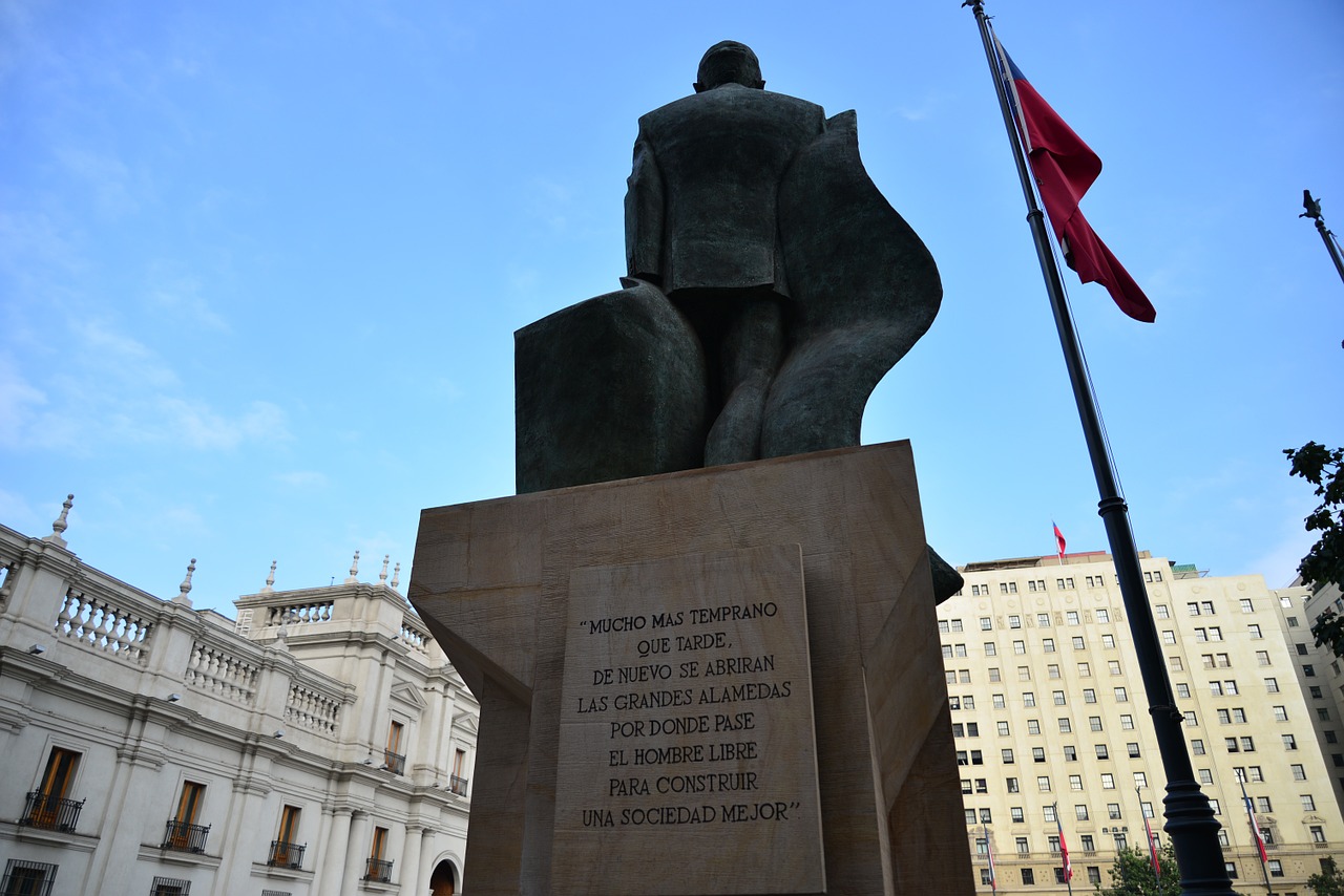 Statula,  Salvador Allende,  Paskutiniai Žodžiai,  Dangus,  Mėlynas,  Santiago,  Čili, Nemokamos Nuotraukos,  Nemokama Licenzija