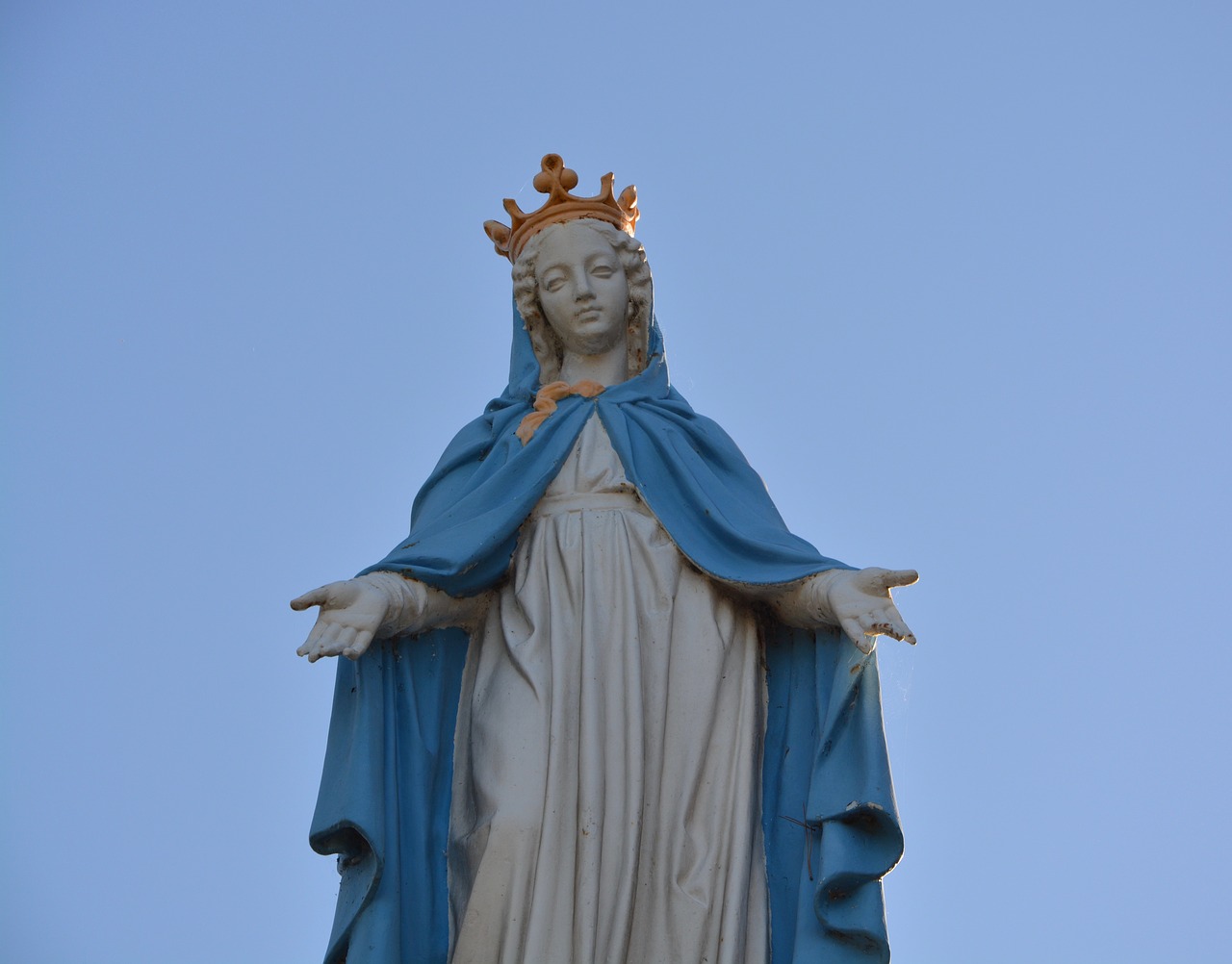 Statula Šventa Pirmoji, Mary, Cherrueix Brittany Ille Et Vilaine, Mėlynas Dangus, Religinis Asmuo, Mergelė Marija, France, Žinomas, Moteris, Portretas