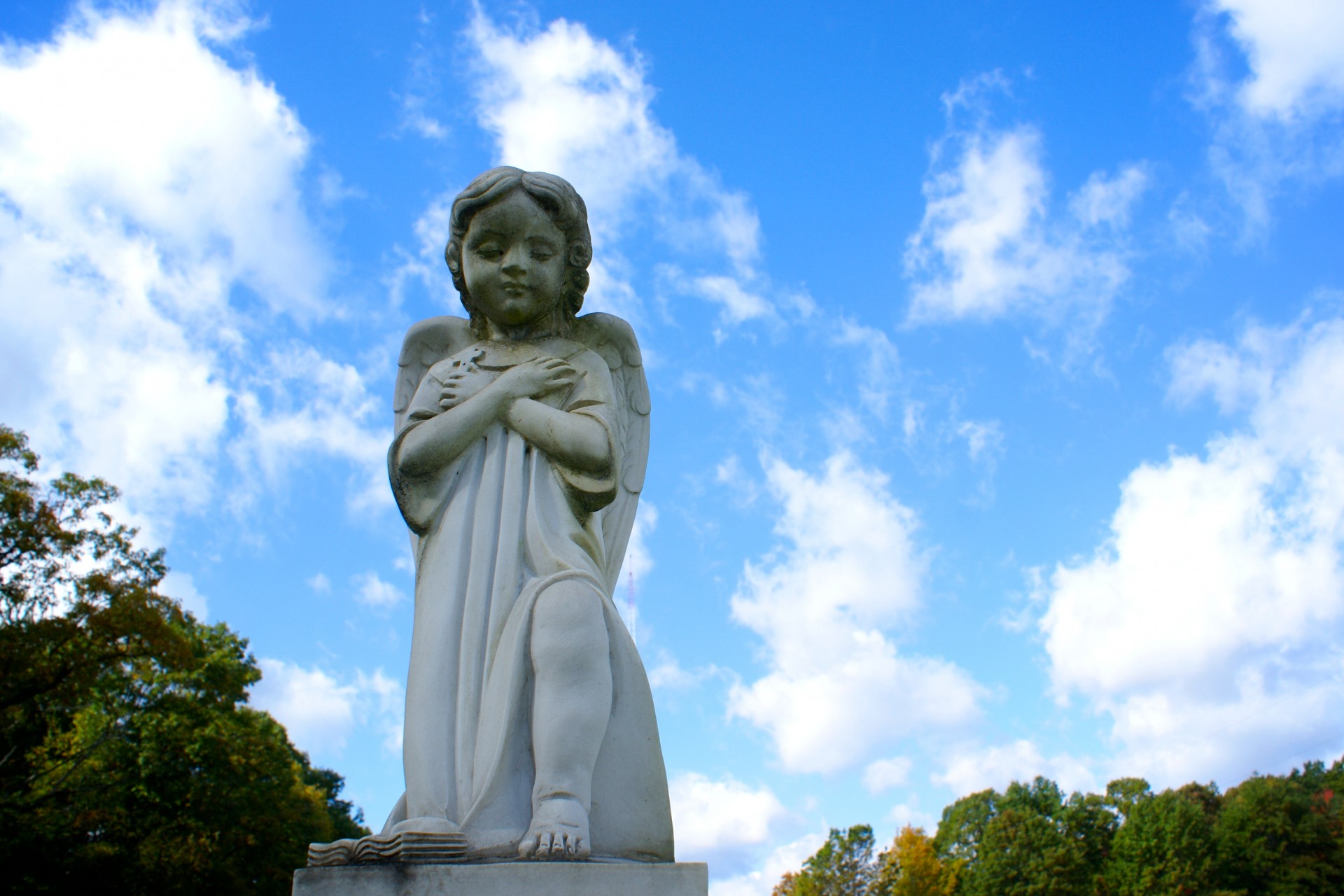 Monument picture. Статуя ребенка. Скульптура человека для детей. Дети на экскурсии о скульптуре. Монумент картина.