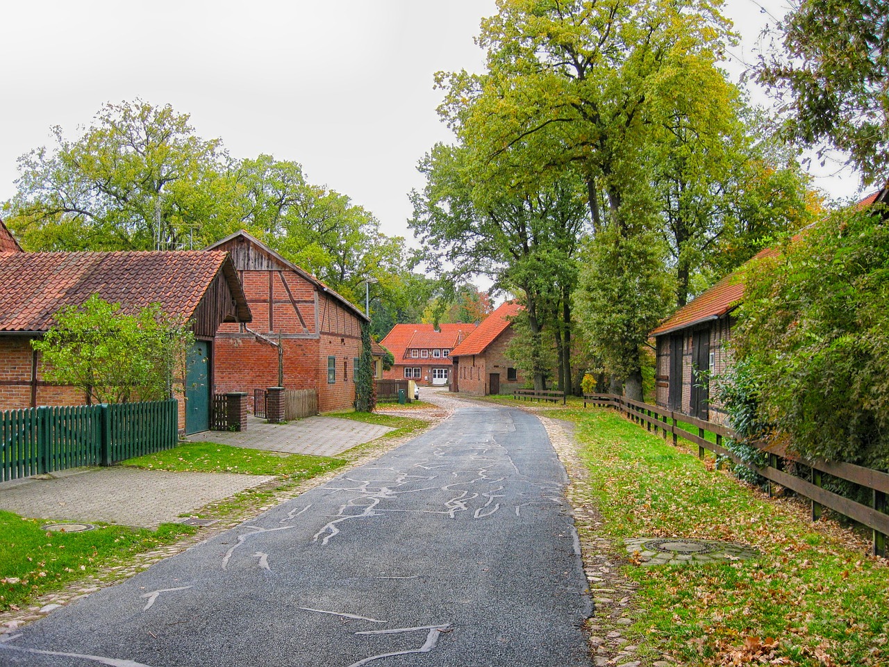 Stellichte, Vokietija, Kaimas, Miestas, Namai, Architektūra, Kelias, Dangus, Debesys, Medžiai