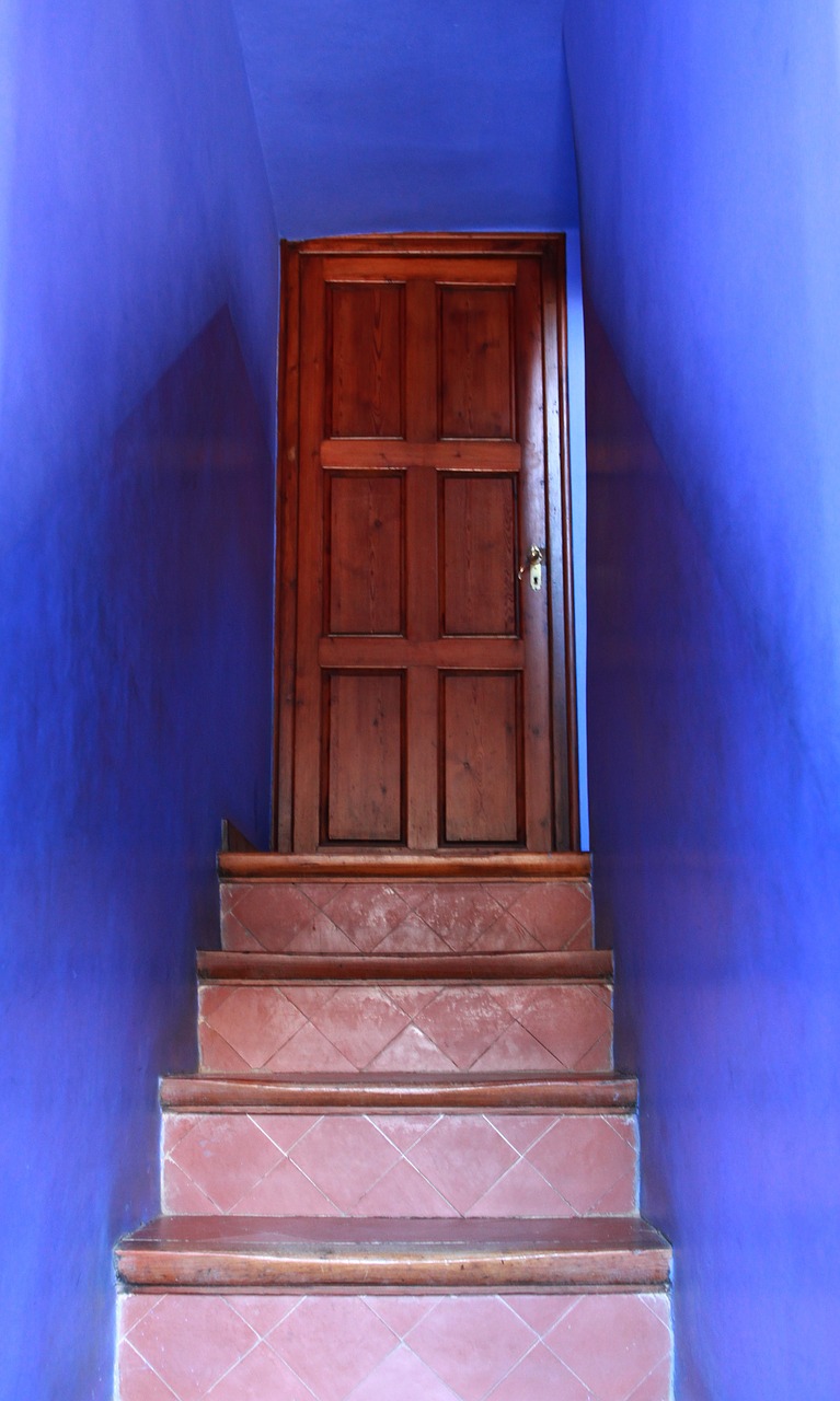 Žingsniai,  Laiptai,  Mėlynas,  Mėlynos Sienos,  Durys,  Park Guell,  Gaudi,  Durys Laiptų Viršuje,  Durų Laiptelių Viršus,  Mėlynas Prieškambaris