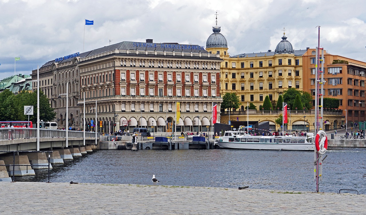 Stockholm, Stadtmitte, Vanduo Veikia, Investuotojai, Kruizinis Laivas, Ekskursijos Laivas, Tiltas, Švedijos Komercinis Bankas, Architektūra, Istoriškai