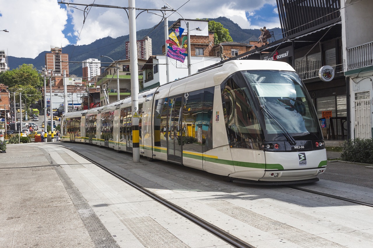 Gatvė, Miestas, Eismas, Kelias, Transportas, Kolumbija, Medellin, Miesto, Medellín, Tramvajus