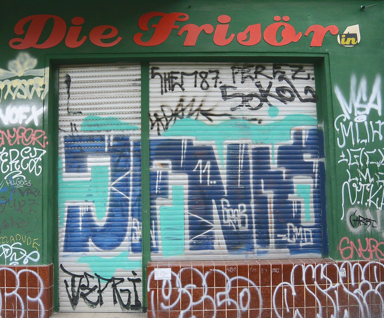 Gatvės Menas, Grafiti, Sienų Tapyba, Miesto Menas, Alternatyva, Purkštuvas, Berlynas, Kreuzberg, Kirpykla, Kirpykla Grožio Salonas