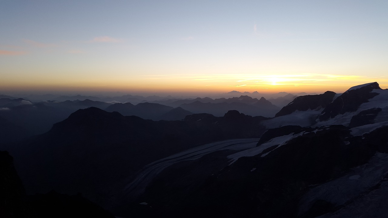 Saulėtekis, Alpių, Aukščiausiojo Lygio Susitikimas, Graubünden, Šveicarija, Kalnai, Aukšti Kalnai, Sniegas, Alpinizmas, Bernina Grupė