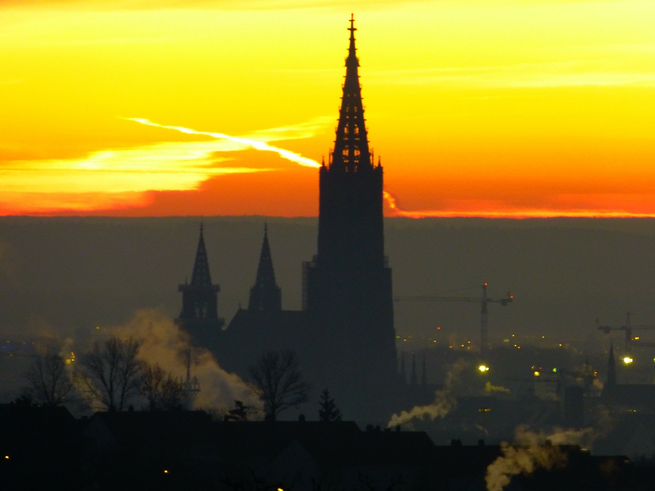 Saulėtekis, Ulm, Ulmi Katedra, Dangus, Gražus, Nuotaika, Rytas, Spalvinga, Spalva, Geltona